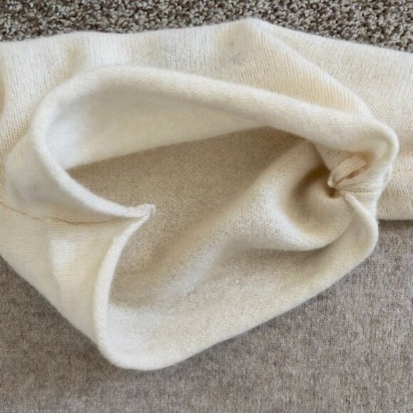 TAHARI Ivory Cream Tan Cashmere Funnel Neck Pullover Sweater Medium - Picture 10 of 12